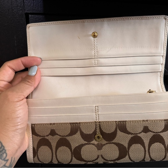 COACH flower monogram off white long wallet - Picture 2 of 4
